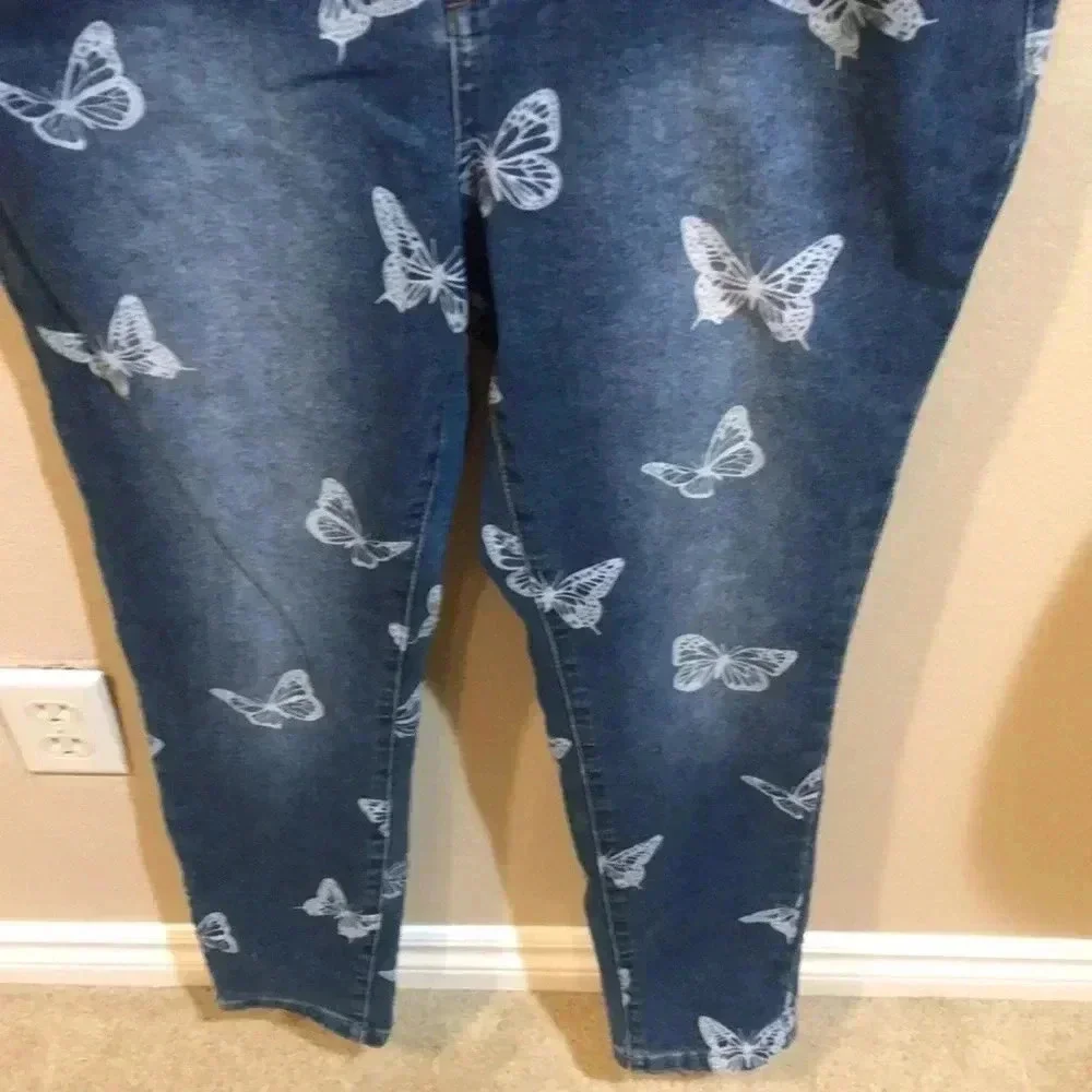 Revelation Skinny Jeans with Butterfly Design 5 Pockets-Size 8